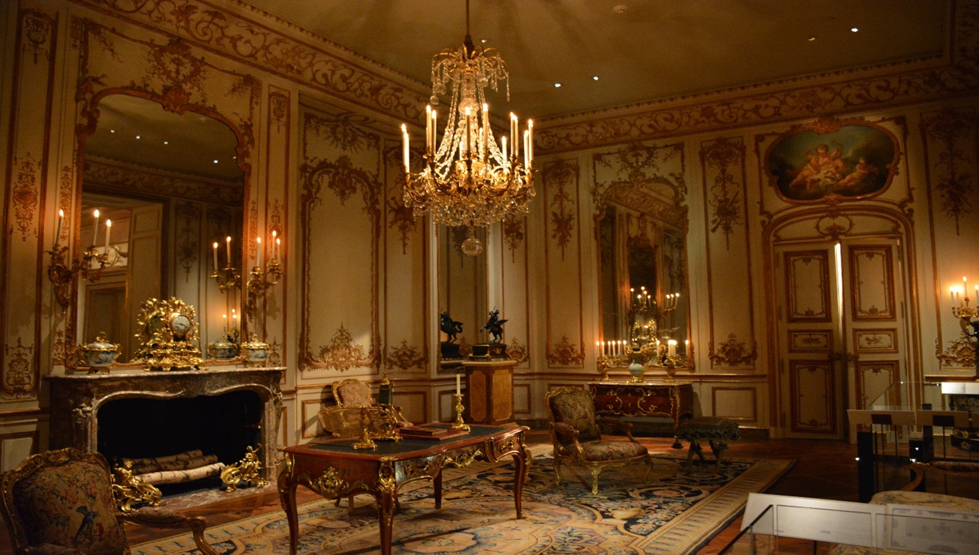 Minimalism vs. Maximalism, Which Style Suits You More? - Maison Septem